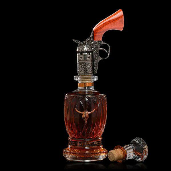 Doc Holliday 10 Yr Old Straight Bourbon Whiskey Gift Set - Image 3